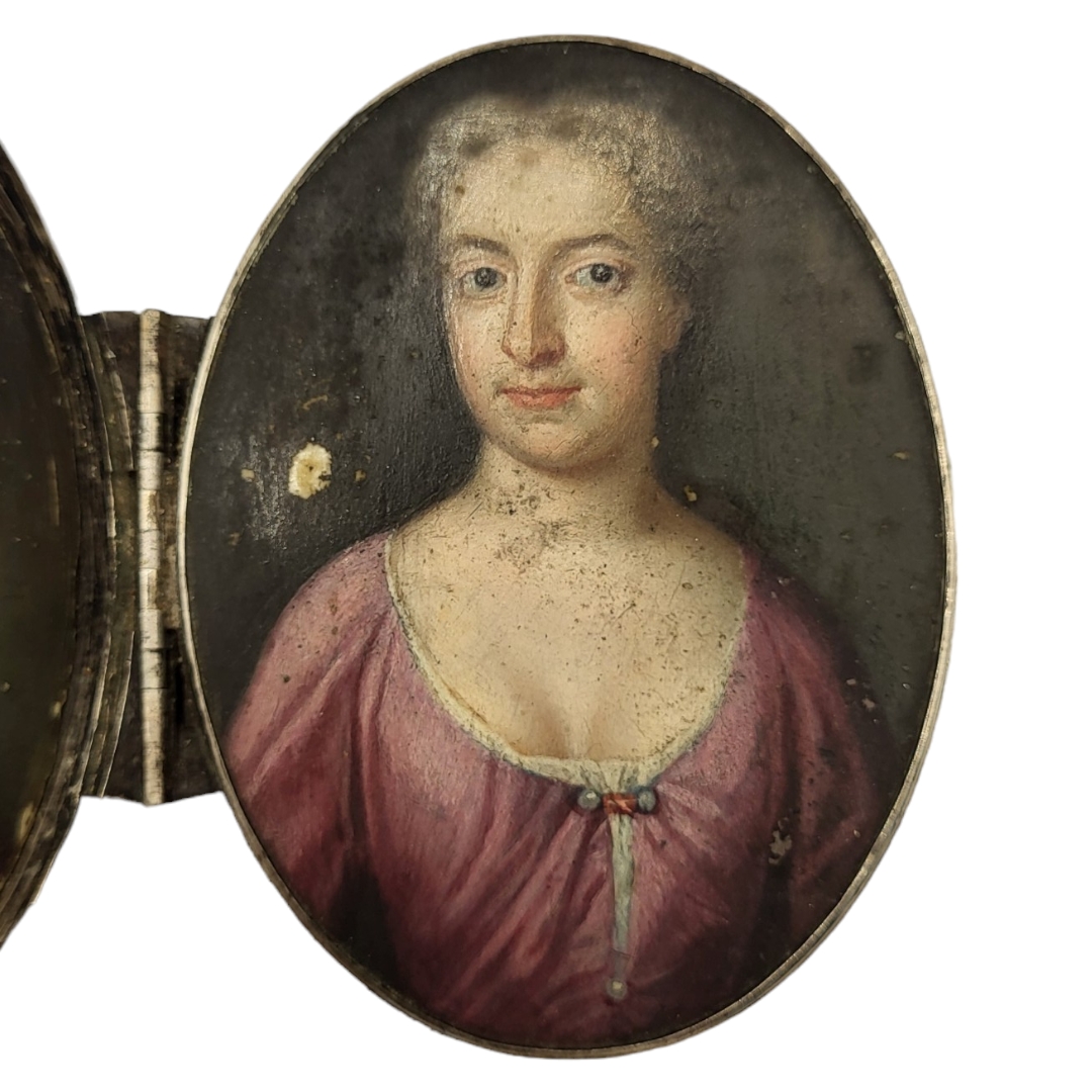 A RARE TORTOISESHELL AND WHITE METAL SNUFF BOX The lid carved with a portrait of King Charles II, - Image 8 of 9