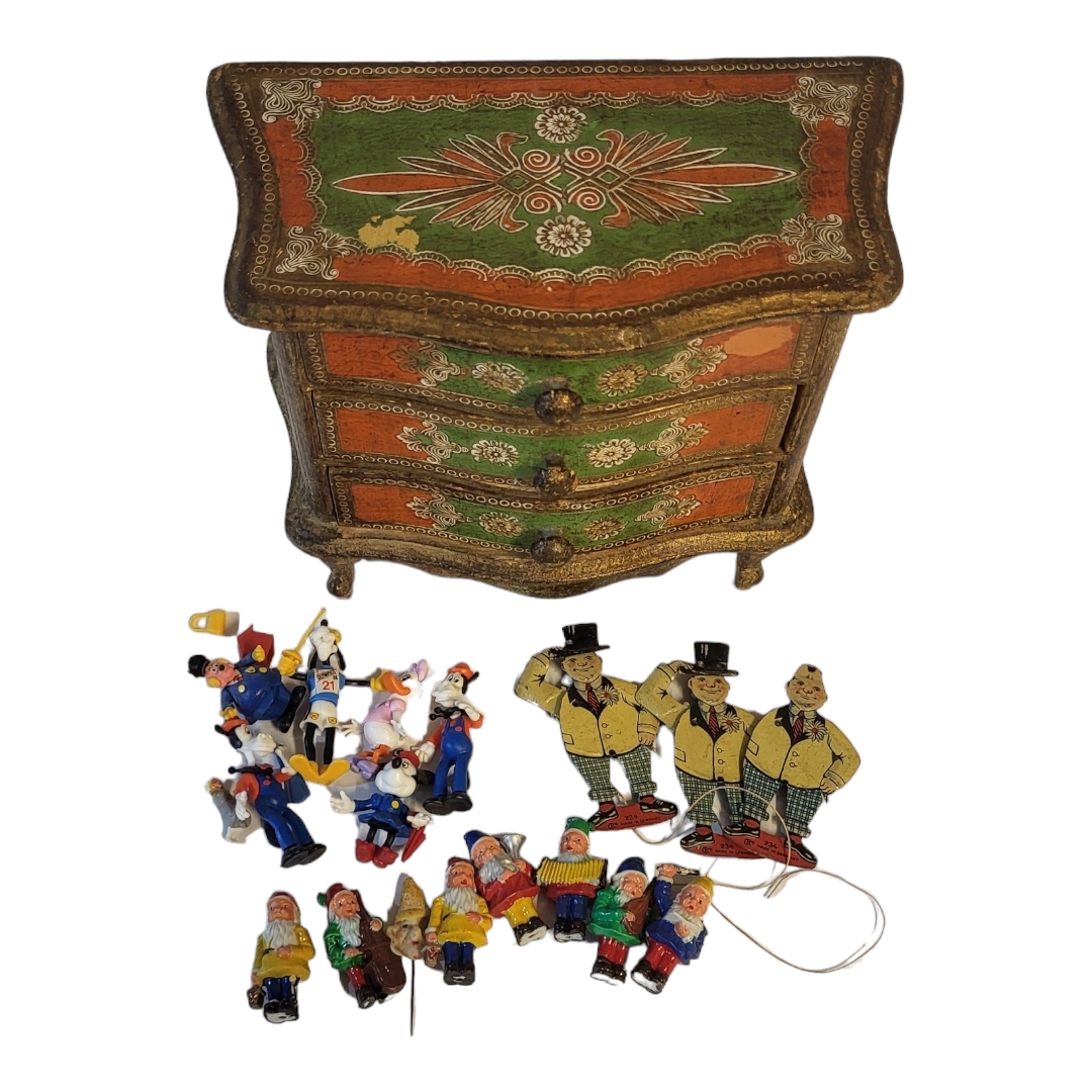 AN EARLY 20TH CENTURY CONTINENTAL DOLLS CHEST OF THREE DRAWERS In gilded and painted decoration, - Image 2 of 2