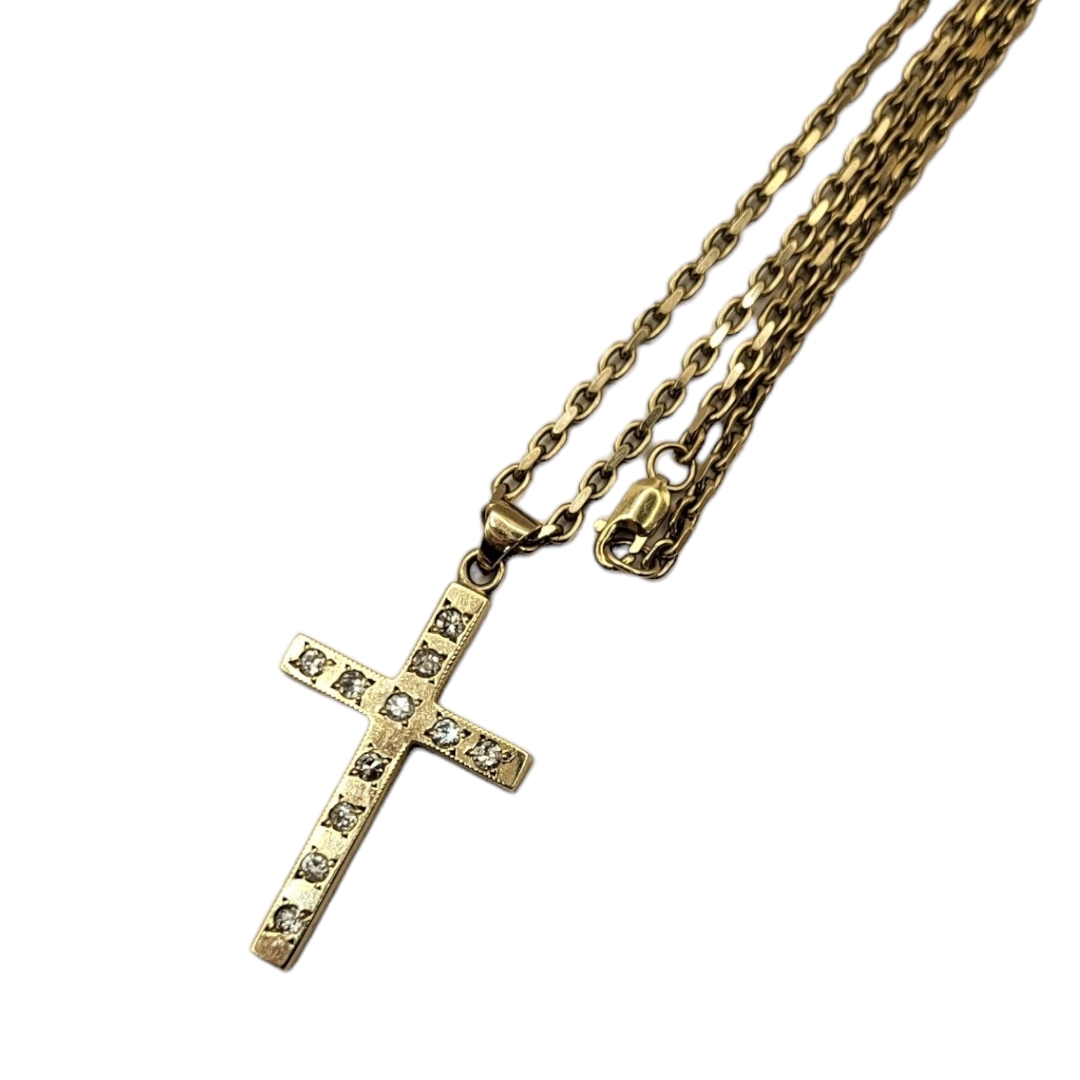 A VINTAGE 9CT GOLD AND DIAMOND CRUCIFIX NECKLACE Having a row of round cut diamonds in a fine link - Image 2 of 2