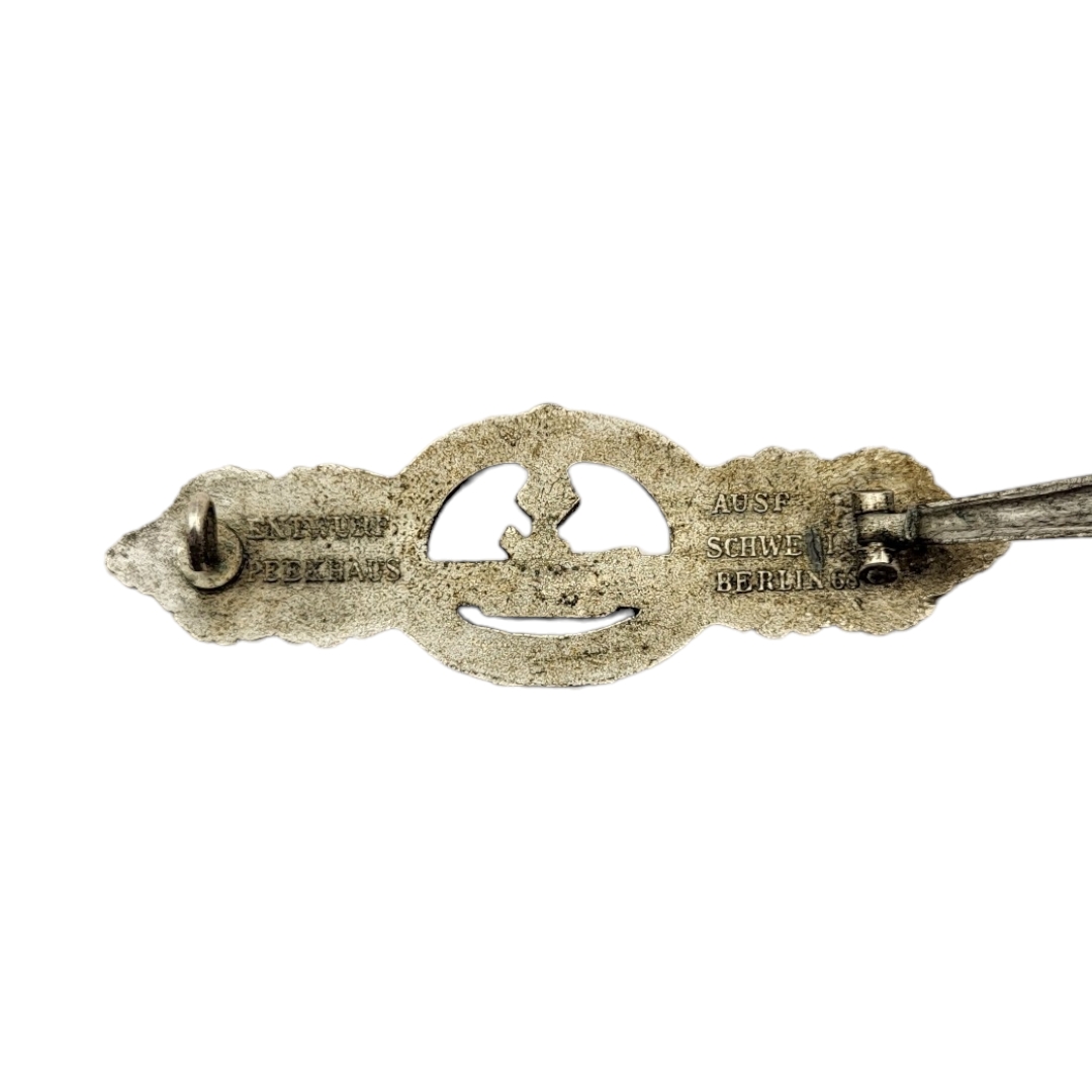 A GERMAN WWII WHITE METAL U-BOAT COMBAT CLASP ‘Maker Peekhaus Entwurt Aus F Schwerin, Berlin 68’. - Image 3 of 3