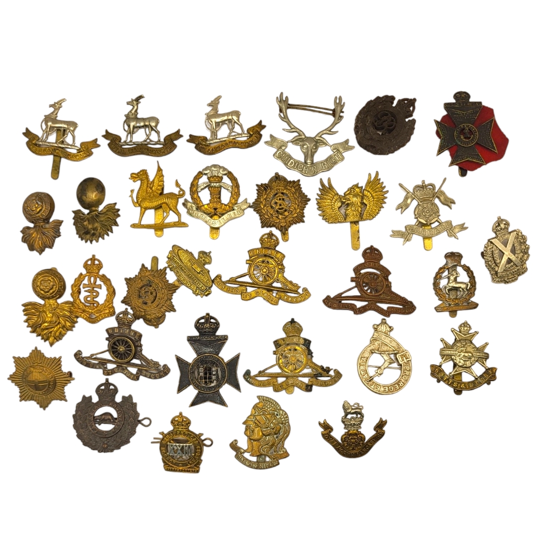 A COLLECTION OF THIRTY EARLY 20TH CENTURY BRITISH ARMY CAP BADGES To include London Armoured Car