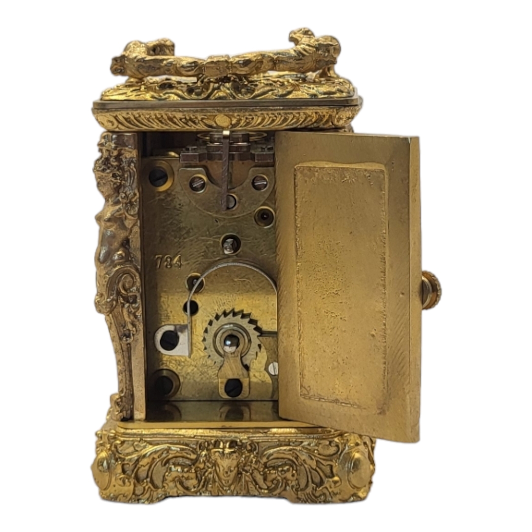 A 19TH CENTURY ROCOCO STYLE GILT BRONZE MINI CARRIAGE CLOCK Bevelled glass panel to the top - Bild 3 aus 3