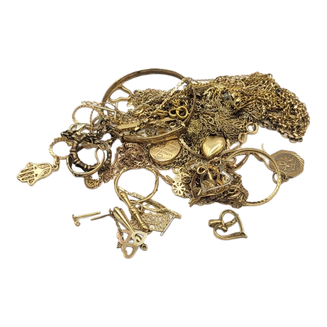 A COLLECTION OF VINTAGE 9CT GOLD JEWELLERY To include a child's bangle and pendant locket Condition: