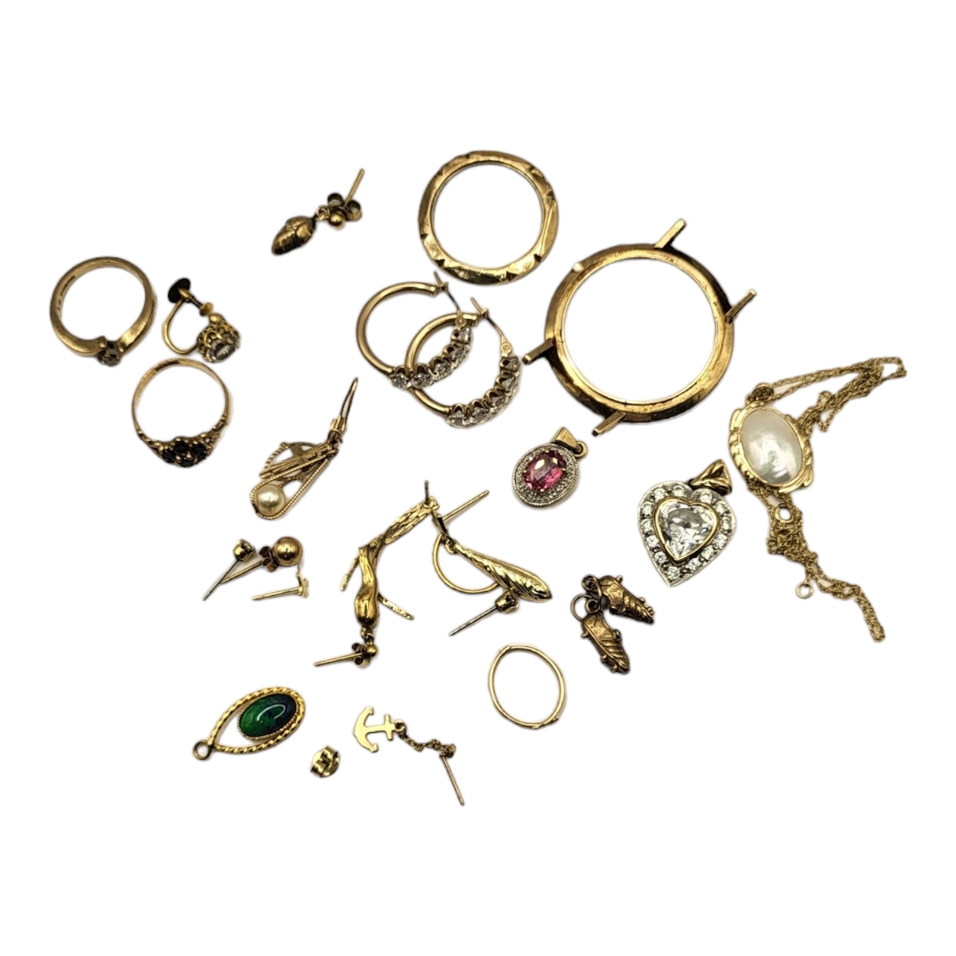 A COLLECTION OF VINTAGE 9CT GOLD AND PASTE JEWELLERY Heart form pendant and earrings and a mother of