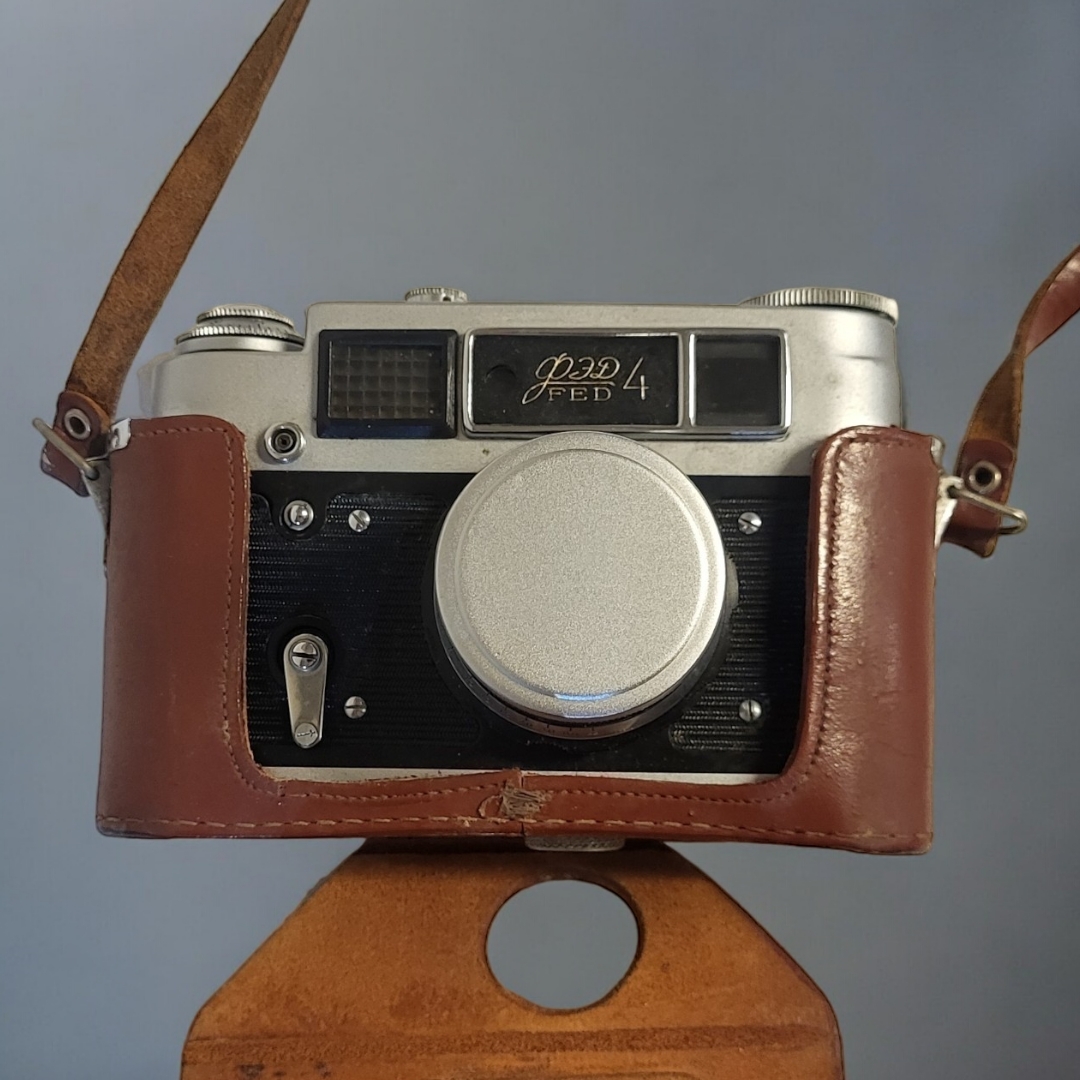 A 1950/60'S RUSSIAN SOVIET FED 4 FILM CAMERA Reg no: 6651854, stamped factory marks, made in USSR,