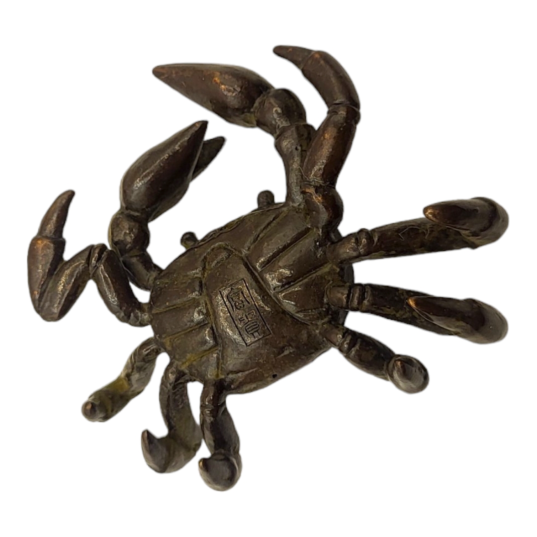 A JAPANESE STYLE BRONZE FRESHWATER CRAB With impressed logographic characters to base. Condition: - Image 3 of 3