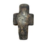 A SOUTH AMERICAN CARVED STONE FIGURE Square features and carved decoration. (approx 9cm x 15cm)