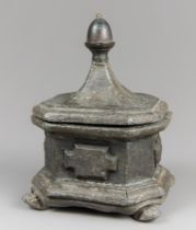 AN 18TH CENTURY LEAD TOBACCO BOX.