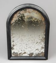 A 19TH CENTURY ARCHED WALL MIRROR WITH HEAVILY FOXED ORIGINAL MERCURY PLATE IN AN EBONISED FRAME. (h