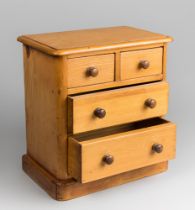 A VICTORIAN PINE MINIATURE APPRENTICE PIECE CHEST OF DRAWERS. (h 28cm x w 27cm x d 16cm)