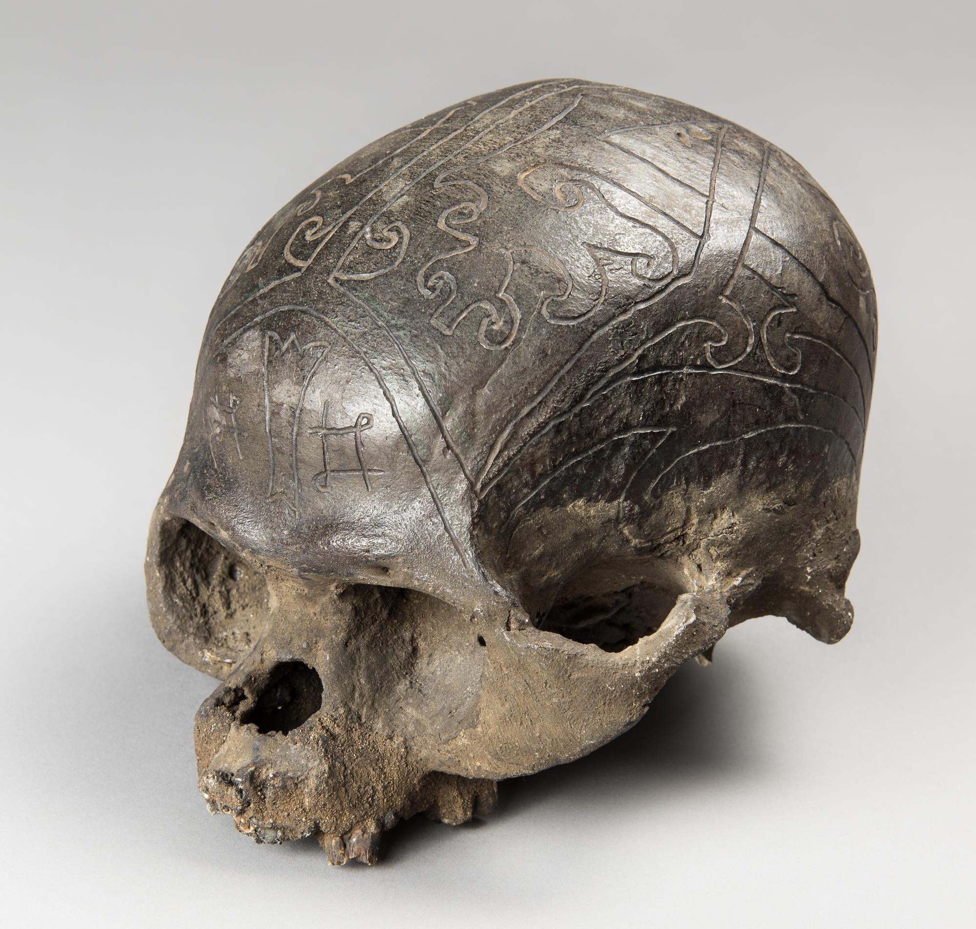 A 19TH CENTURY SCIENTIFIC MEDICAL STUDY DAYAK TRIBAL SKULL. (h 15cm x w 13.5cm x d 19.5cm)