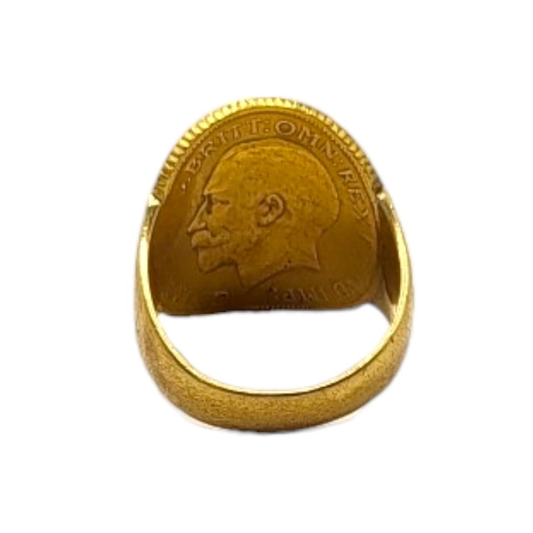AN EARLY 20TH CENTURY 22CT FULL SOVEREIGN RING, DATED 1912 With King George V portrait and George - Image 5 of 7