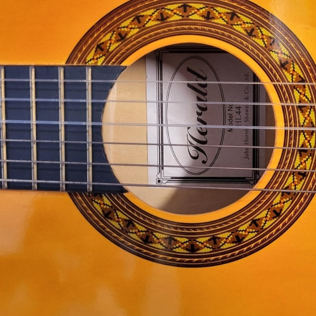 DAVID SWIFT, A VINTAGE ACOUSTIC GUITARS Bearing label to interior, dated Witley, 1986, together with - Image 19 of 27