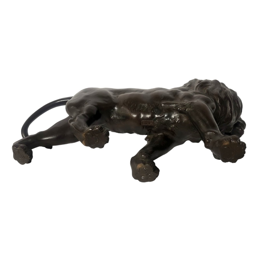 A FINE JAPANESE MEIJI PERIOD, 1868 - 1911, PATINATED BRONZE MODEL OF AN IMPERIAL LION - Image 3 of 4