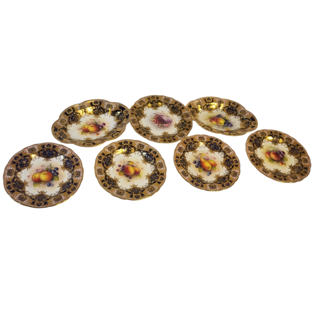 A. SHUCK FOR ROYAL WORCESTER, SIX PIECE PART DESSERT SERVICE Painted with fallen fruit, comprising - Bild 4 aus 21