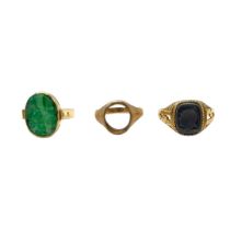 A COLLECTION OF THREE VINTAGE GENT’S 9CT GOLD SIGNET RINGS To include a Chinese jade ring. (size