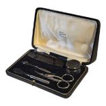 A BOXED HALLMARKED SILVER MOUNTED COMPLETE FIVE PIECE MANICURE SET Marked for Chester, 1915,