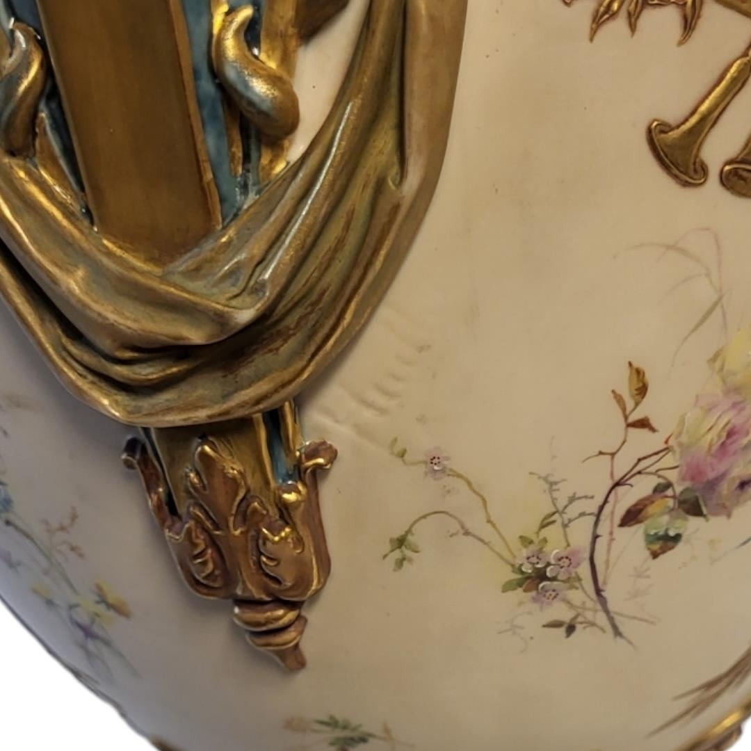 ROYAL WORCESTER, A LOUIS XVI ROCOCO STYLE JEWELLED TWIN HANDLED CENTREPIECE VASE On square - Image 9 of 15