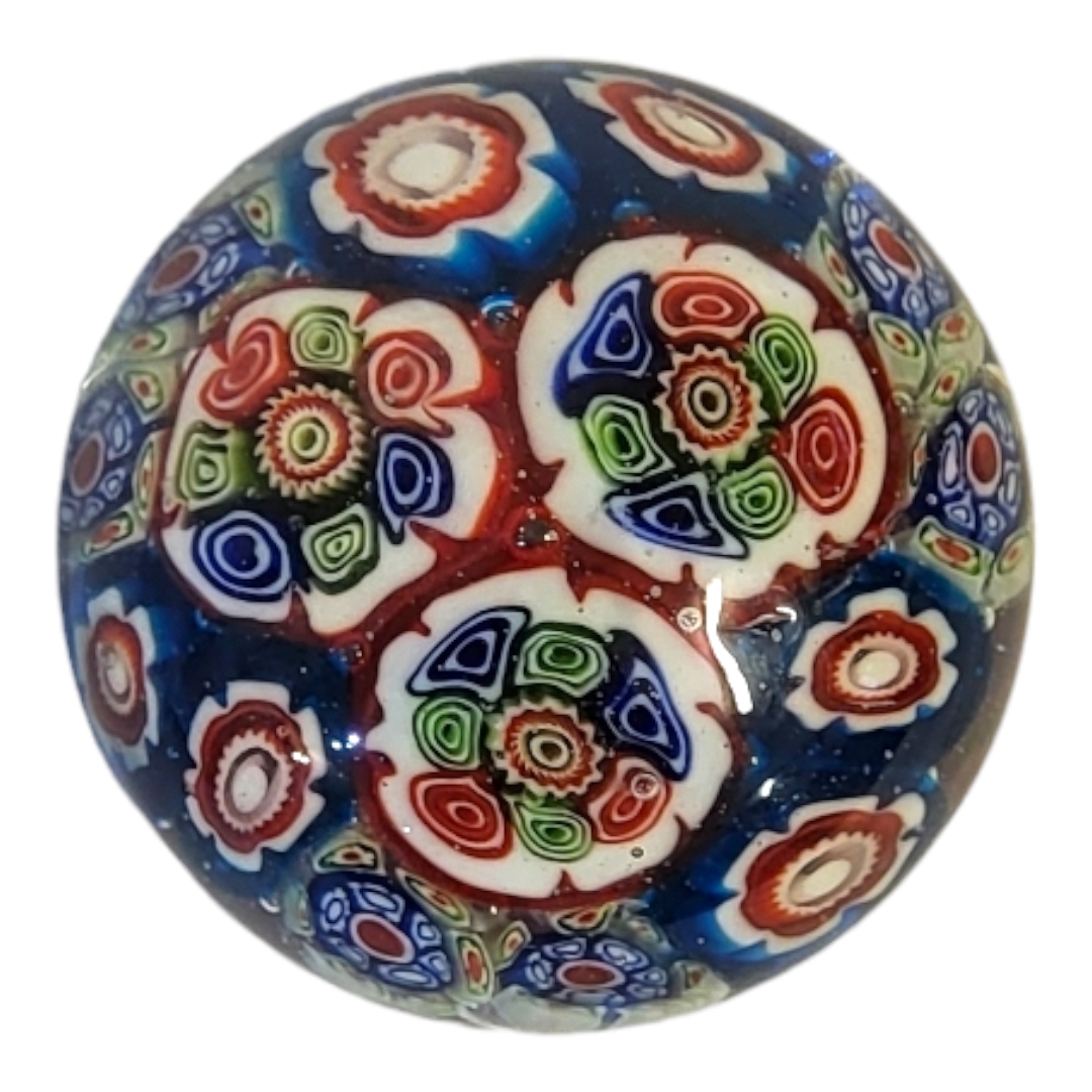 AN ANTIQUE ST. LOUIS STYLE GLASS PAPERWEIGHT With central red and blue cogwheel design surrounded by - Image 2 of 5