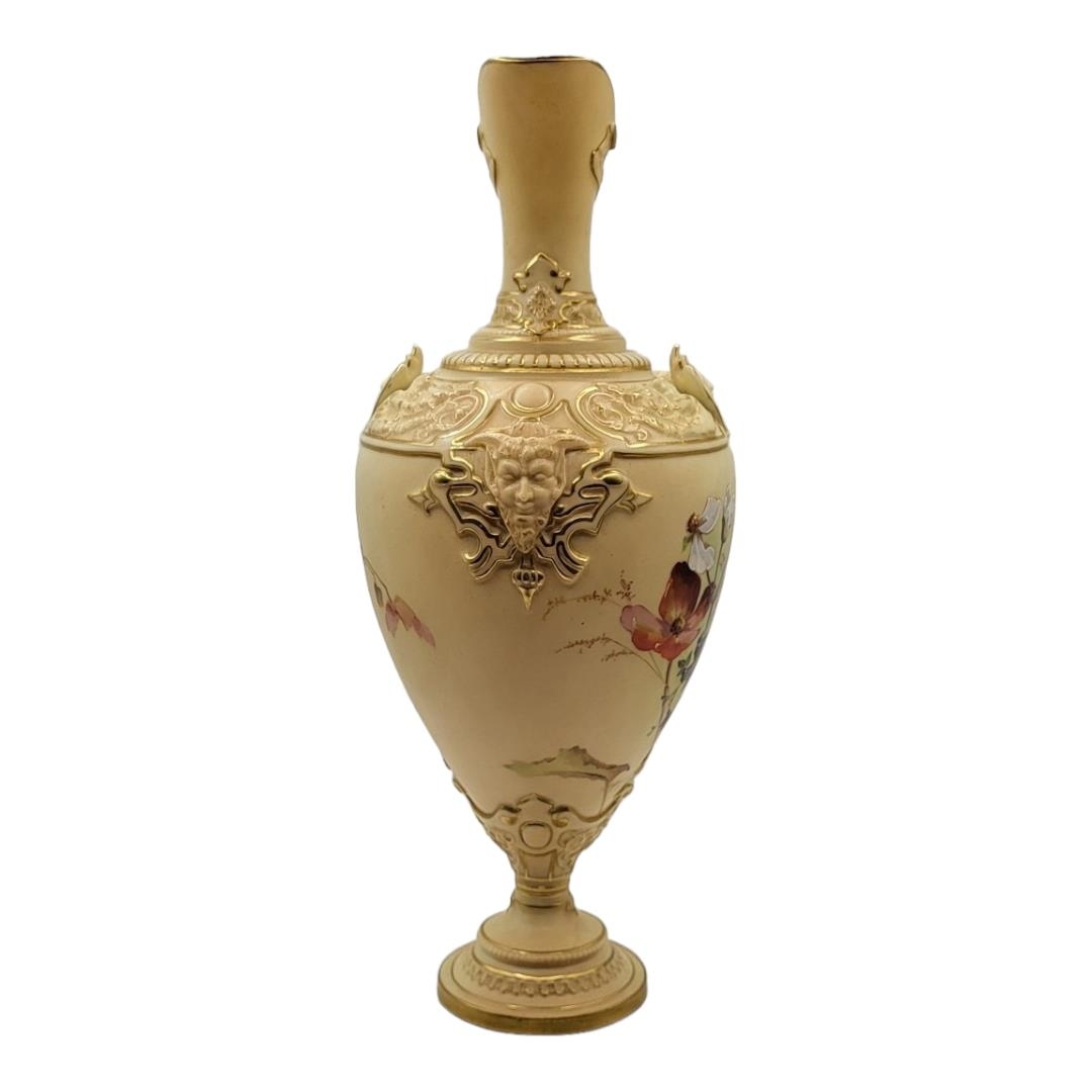 ROYAL WORCESTER, AN ART NOUVEAU PERIOD BLUSH IVORY PORCELAIN EWER, CIRCA 1900 Neoclassical form, - Image 3 of 11