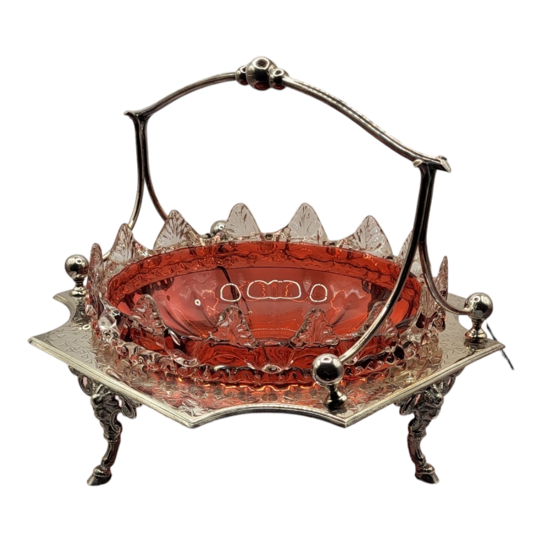 AN ENGLISH AESTHETIC MOVEMENT SHEFFIELD PLATED SINGLE HANDLED CENTREPIECE BASKET, CIRCA 1880