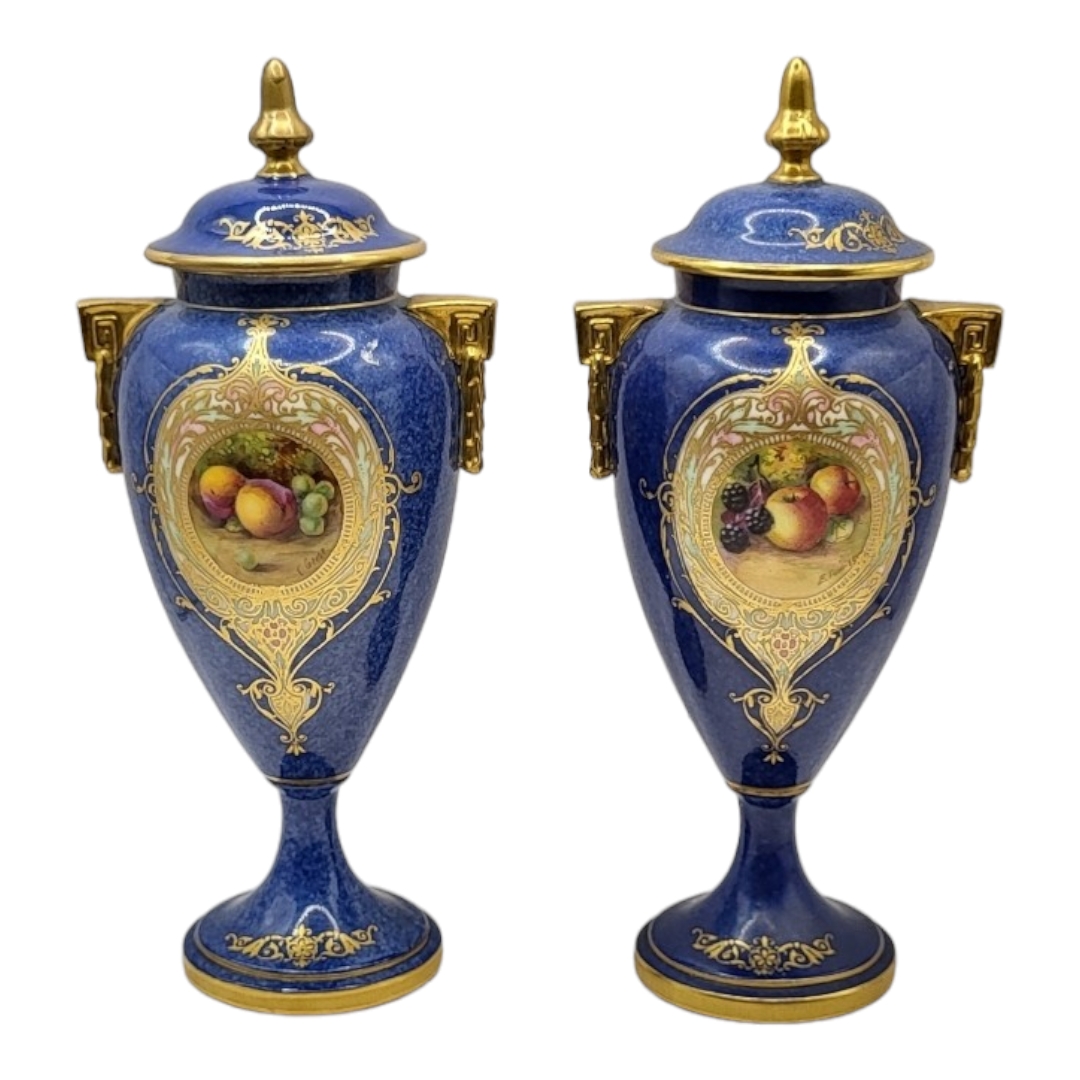 ROYAL WORCESTER, A PAIR OF BONE CHINA LIDDED CABINET VASES AND COVERS, CIRCA 1930 Coloured enamels - Bild 2 aus 11