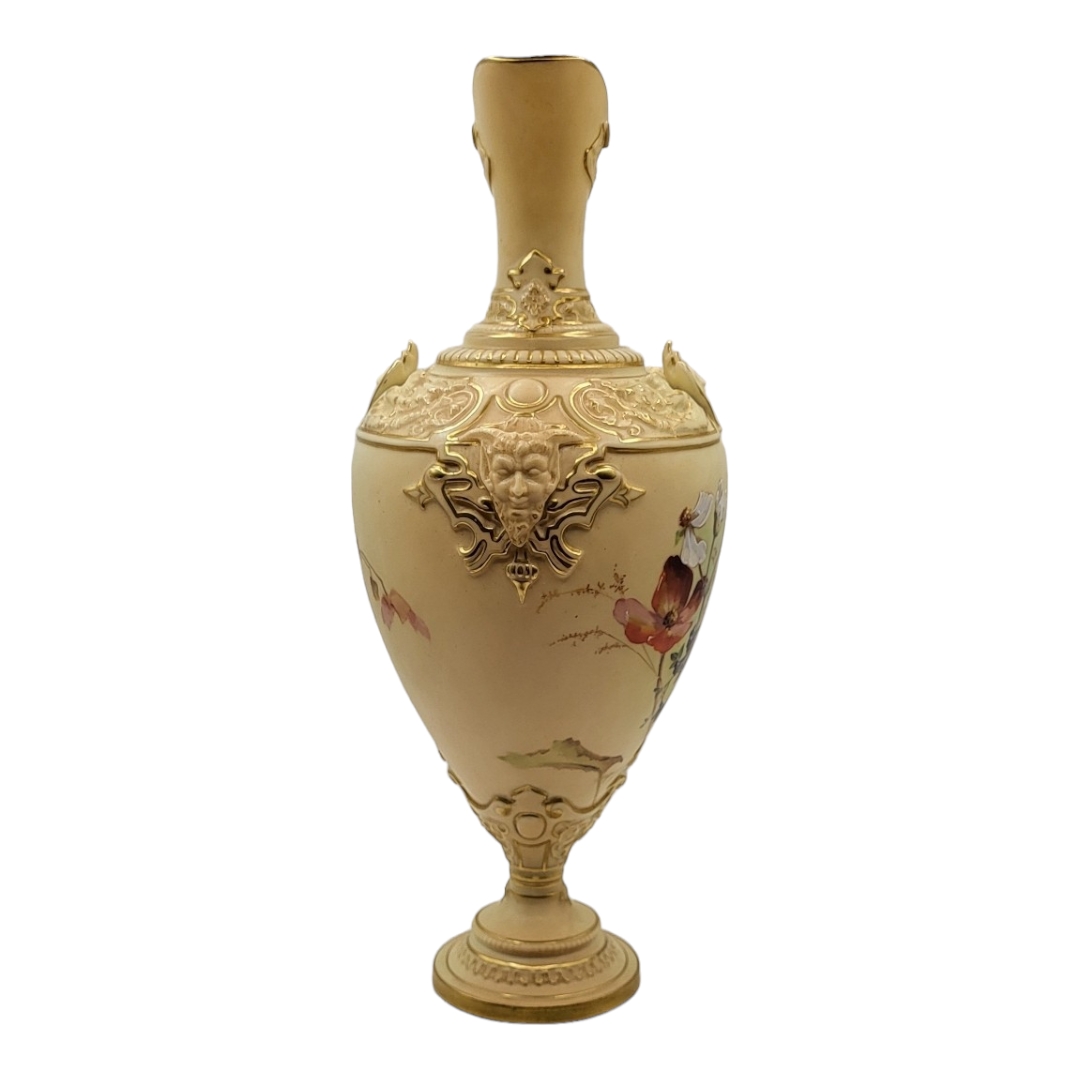 ROYAL WORCESTER, AN ART NOUVEAU PERIOD BLUSH IVORY PORCELAIN EWER, CIRCA 1900 Neoclassical form, - Image 2 of 11