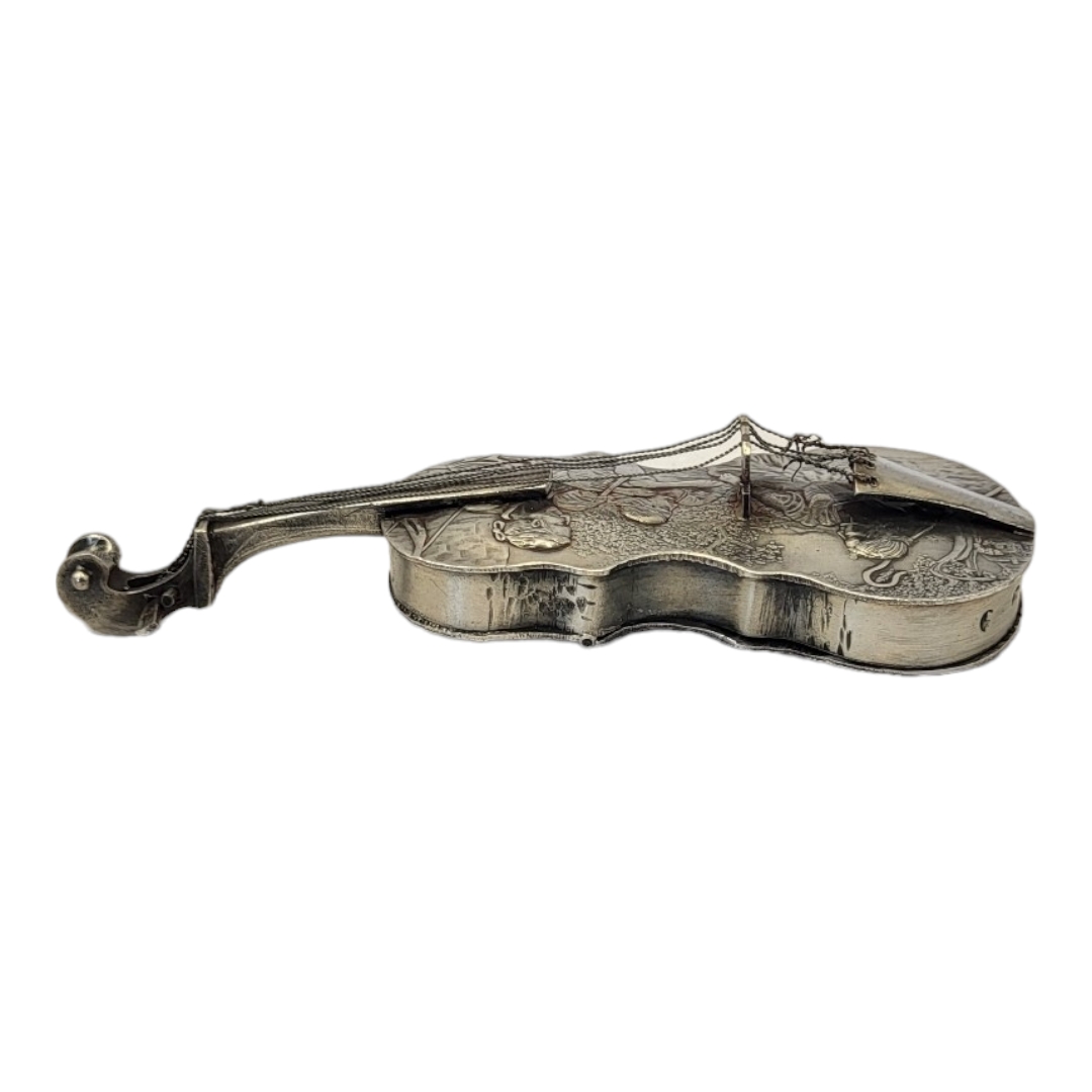 A 19TH CENTURY CONTINENTAL SILVER NOVELTY CELLO SNUFF BOX Having a hinged compartment to rear and - Image 3 of 4