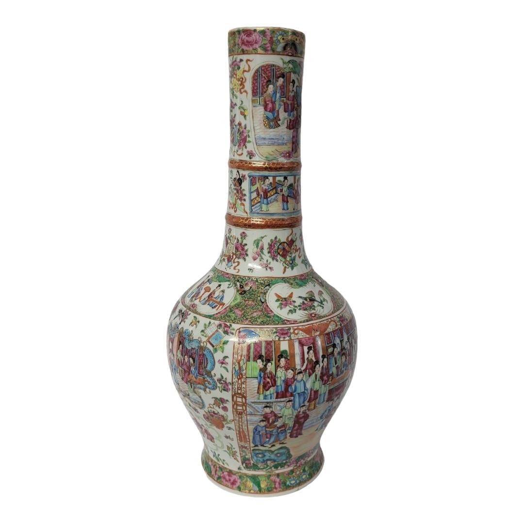 A FINE CHINESE QING DYNASTY PORCELAIN CANTONESE EXPORT FAMILLE ROSE FIGURAL BOTTLE FORM VASE - Image 5 of 6