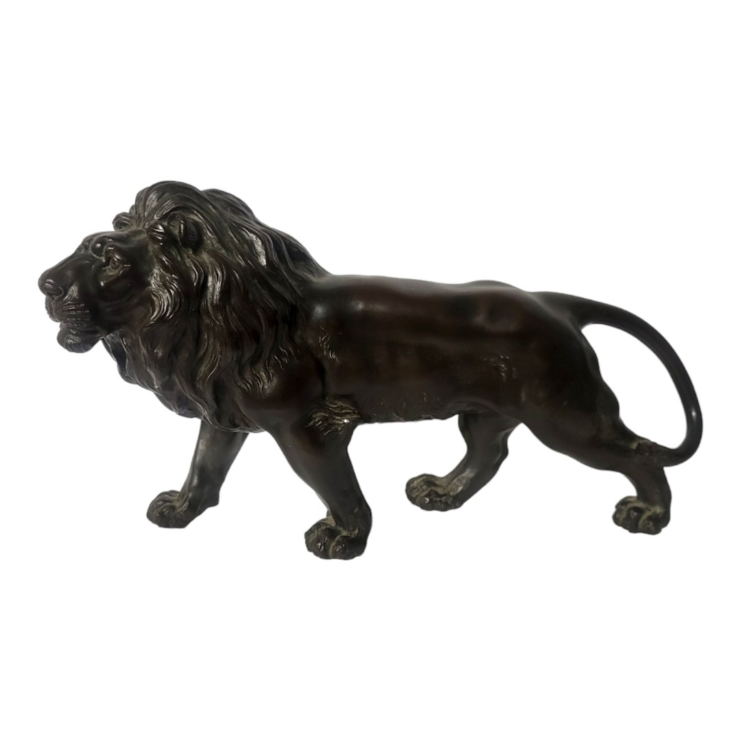 A FINE JAPANESE MEIJI PERIOD, 1868 - 1911, PATINATED BRONZE MODEL OF AN IMPERIAL LION