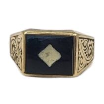 A VINTAGE 9CT GOLD AND ONYX SIGNET RING Having engraved decoration to shoulders. (size Q) Condition: