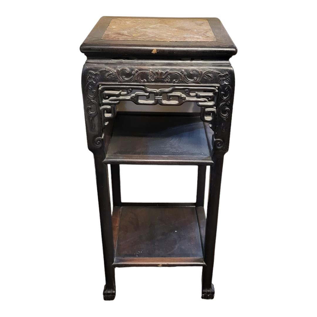 AN EARLY 20TH CENTURY CHINESE ROSEWOOD AND MARBLE Square rouge marble top and carved and pierced