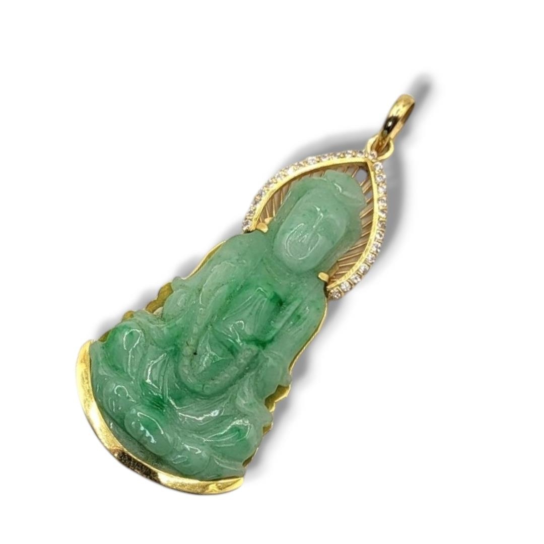 A CHINESE 18CT GOLD, DIAMOND AND JADE PENDANT Carved seated pose, edged with round cut diamonds, - Image 3 of 7