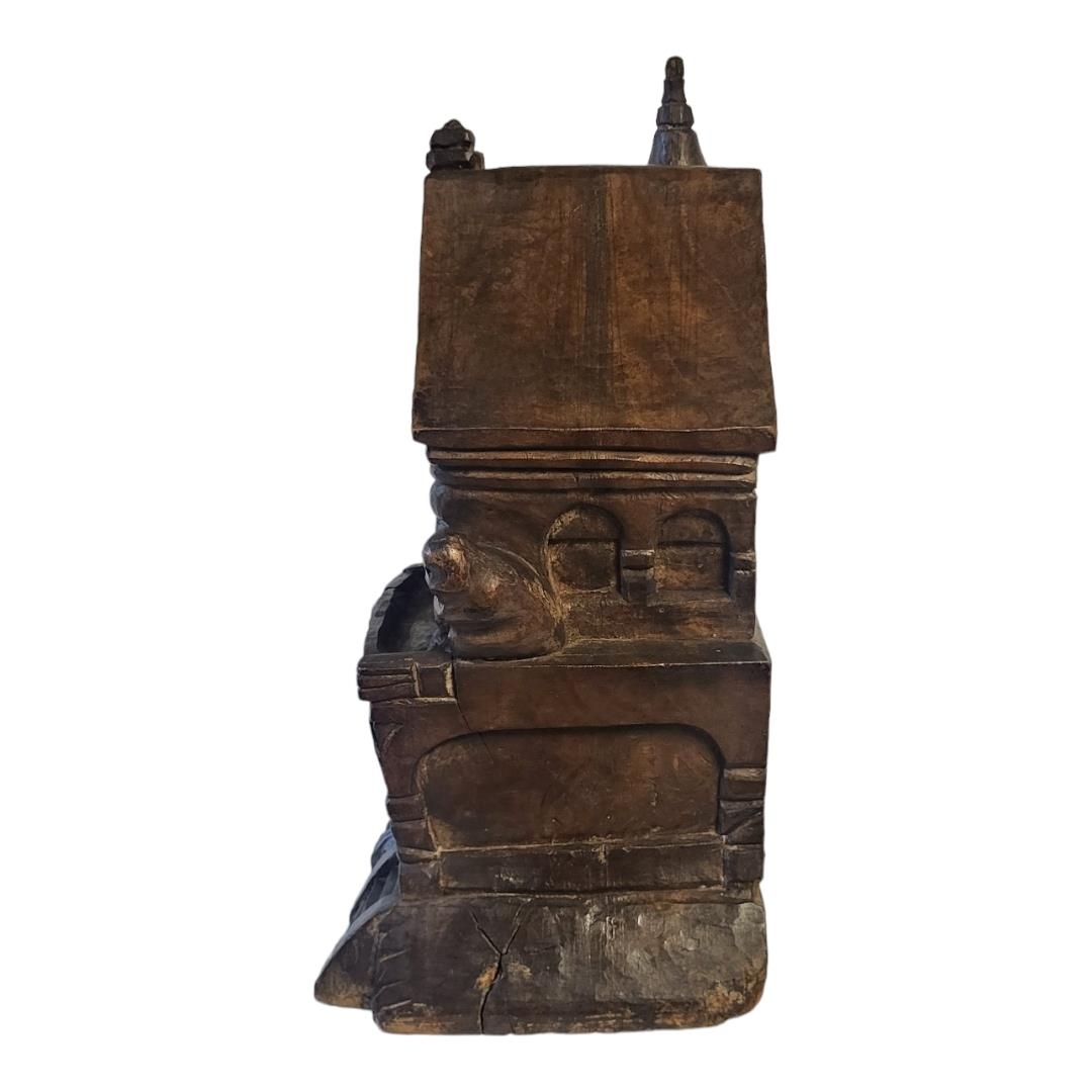 AN EARLY 19TH CENTURY CONTINENTAL BLACK FOREST MANNER SOLID CARVED WOOD MODEL OF A THURINGIAN - Image 3 of 5