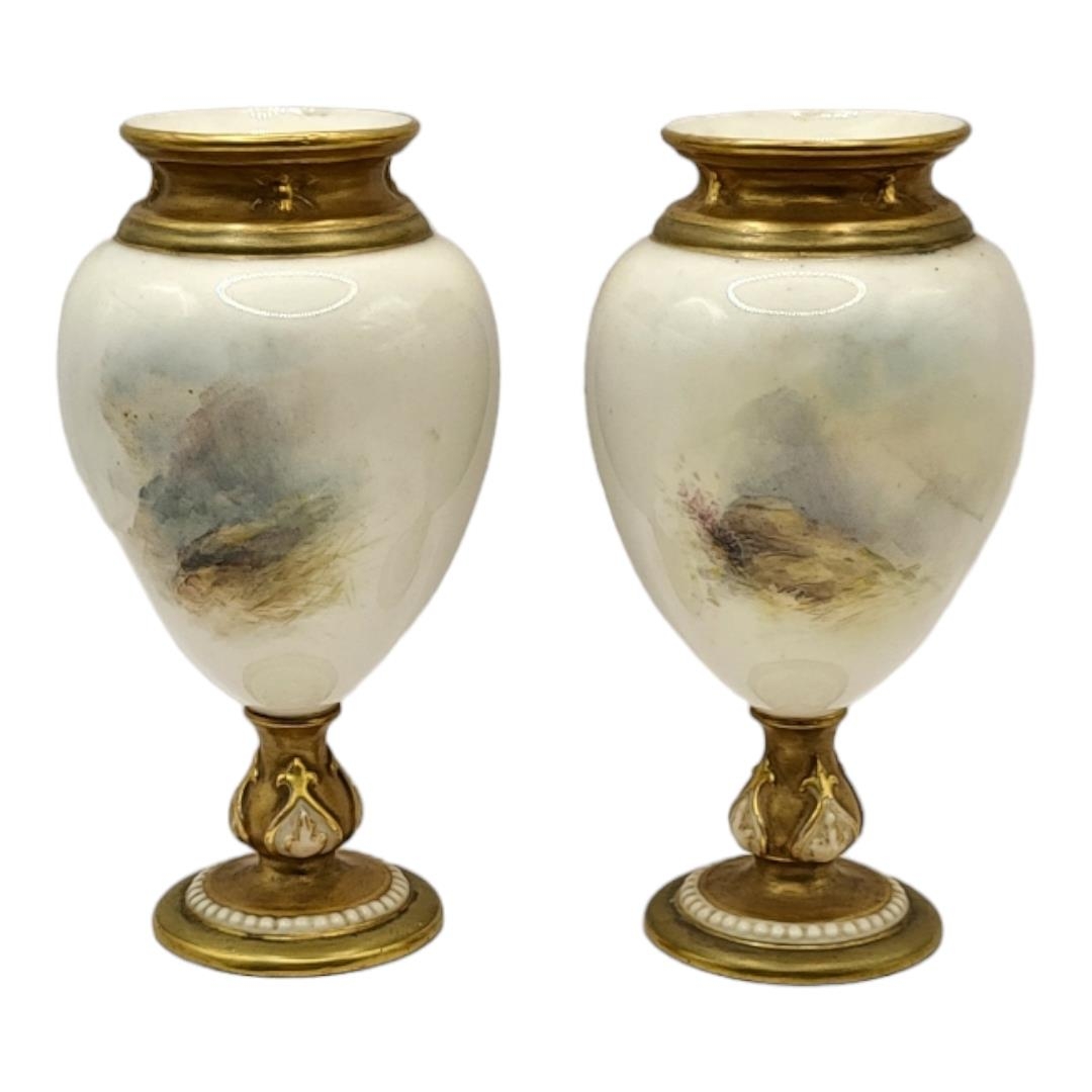 HARRY STINTON FOR ROYAL WORCESTER, A PAIR OF PORCELAIN GLOBULAR VASES Dated 1918 and 1919, both in - Bild 5 aus 9