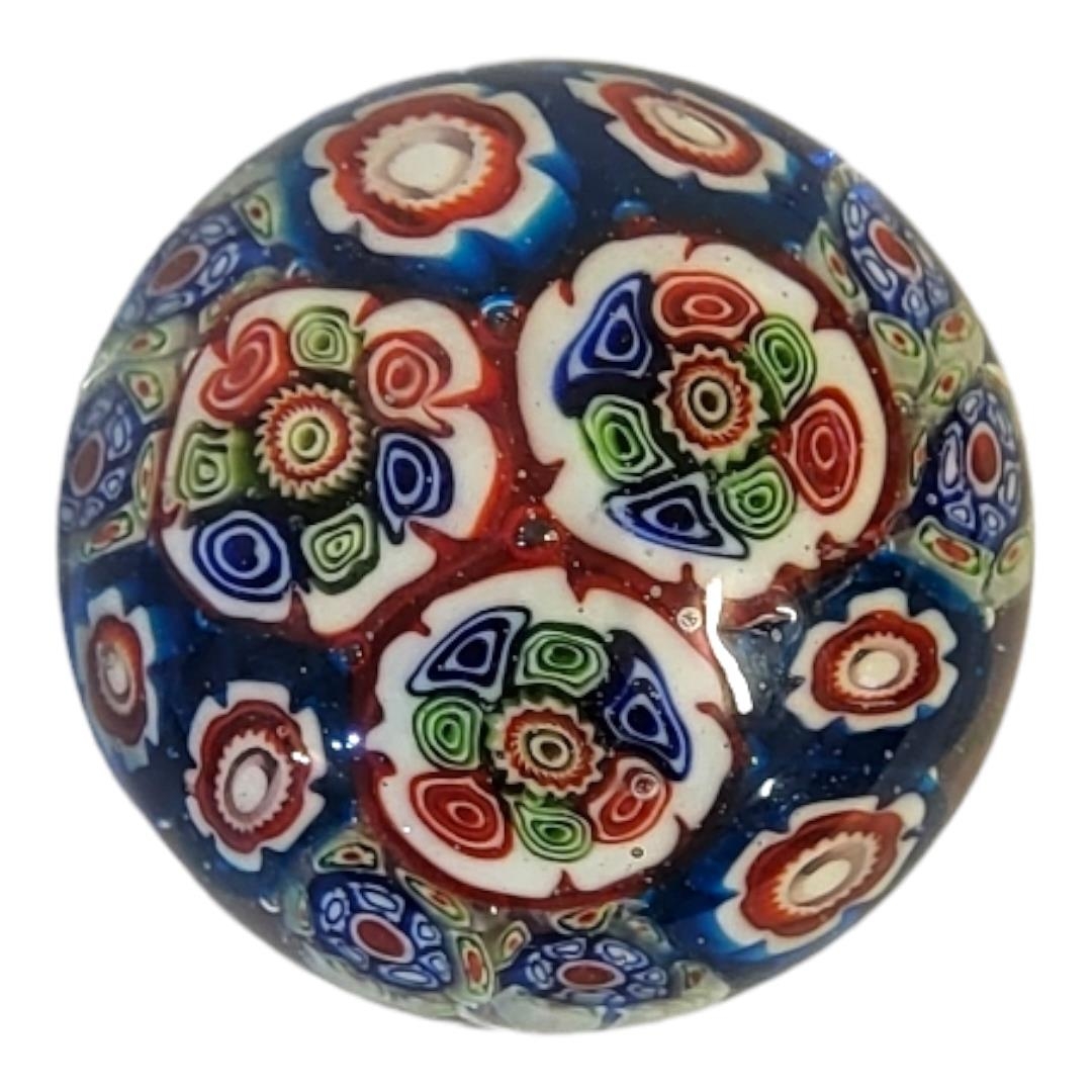 AN ANTIQUE ST. LOUIS STYLE GLASS PAPERWEIGHT With central red and blue cogwheel design surrounded by - Image 3 of 5