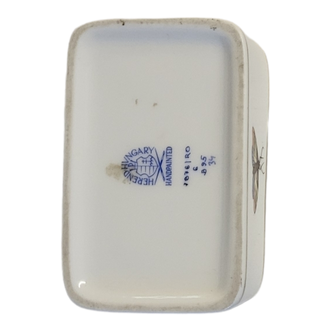 HEREND, A VINTAGE PORCELAIN TRINKET BOX AND COVER Decorated with birds and insects, together with - Bild 4 aus 7