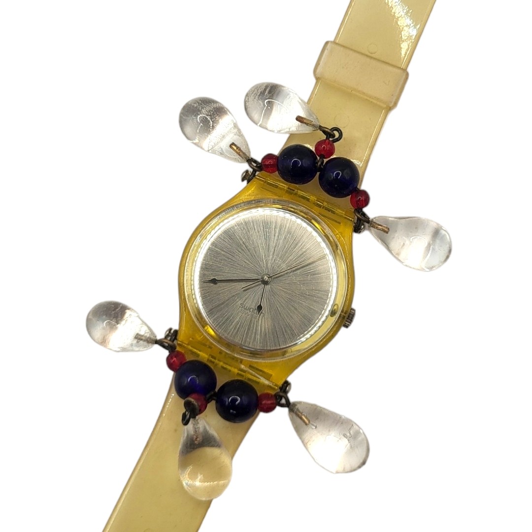 SWATCH, A VINTAGE CHANDELIER WRISTWATCH Set in glass frame with glass beads, in a fitted wooden box. - Bild 4 aus 4