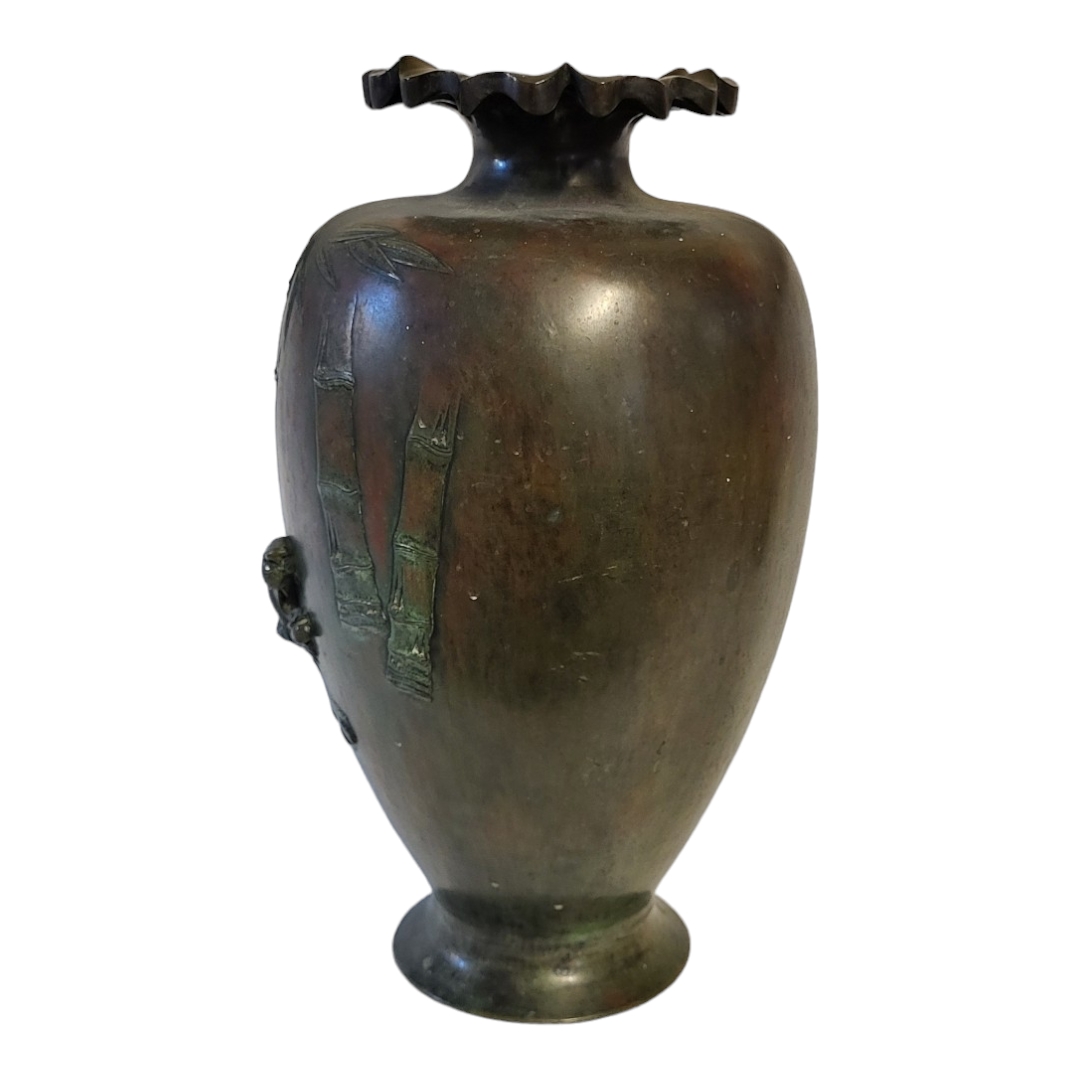 A JAPANESE MEIJI PERIOD HEAVY BRONZE VASE Decorated in relief with a tiger stalking through a bamboo - Image 6 of 11