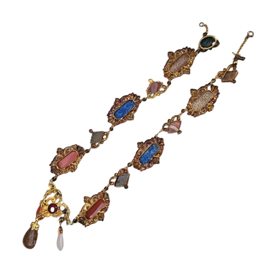 A 19TH CENTURY YELLOW METAL, CARNELIAN AND SPECIMEN HARDSTONE JEWELLERY SUITE Comprising a - Image 3 of 22