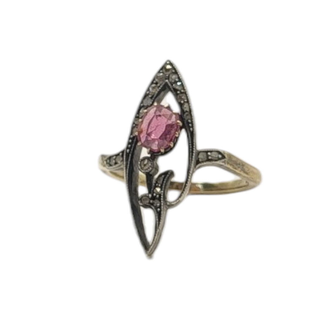AN EARLY 20TH CENTURY 14CT GOLD, RUBY AND DIAMOND RING Set with an oval cut ruby edged with diamonds - Image 2 of 3