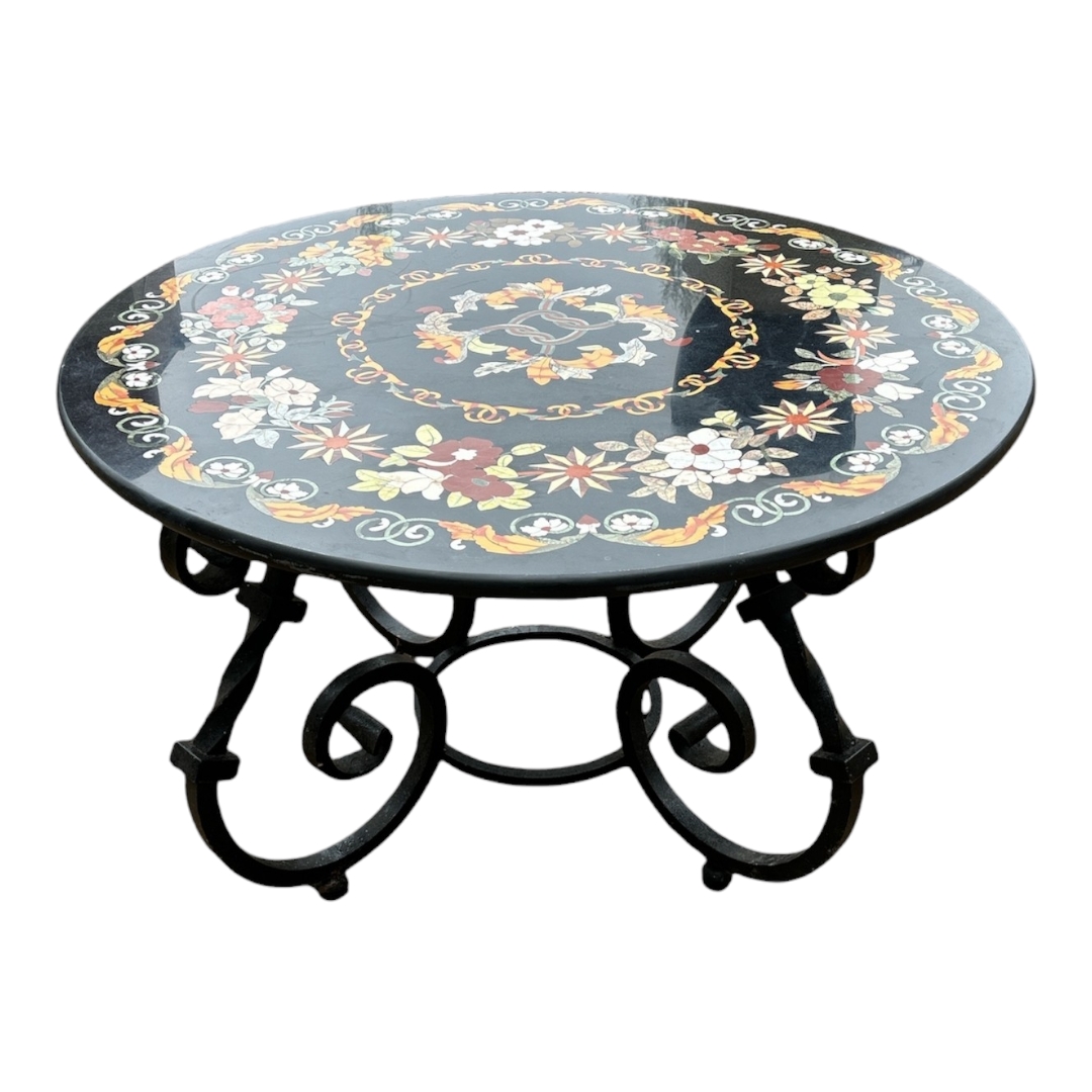 A 20TH CENTURY PETRA DURA SPECIMEN MARBLE FLORAL INLAID DINING TABLE On heavy decorative