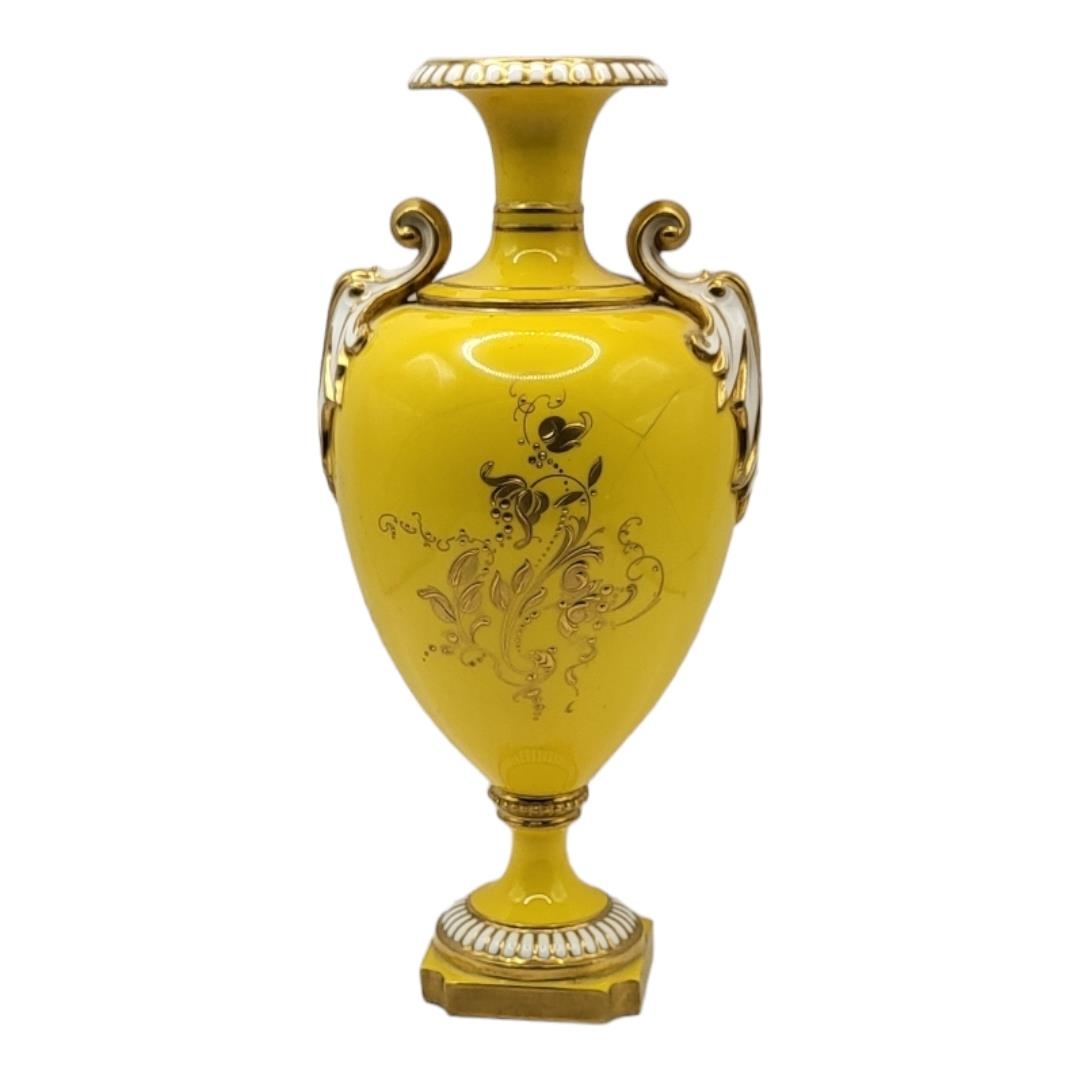 R. SEBRIGHT FOR ROYAL WORCESTER, PORCELAIN OVIFORM TWIN HANDLED VASE Painted with fruit, puce - Bild 5 aus 13