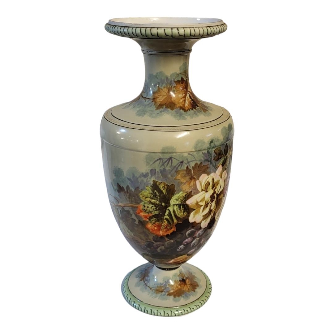 A 19TH CENTURY CONTINENTAL AMPHORA SHAPED HARD PASTE PORCELAIN PEDESTAL VASE In the manner of - Image 5 of 13