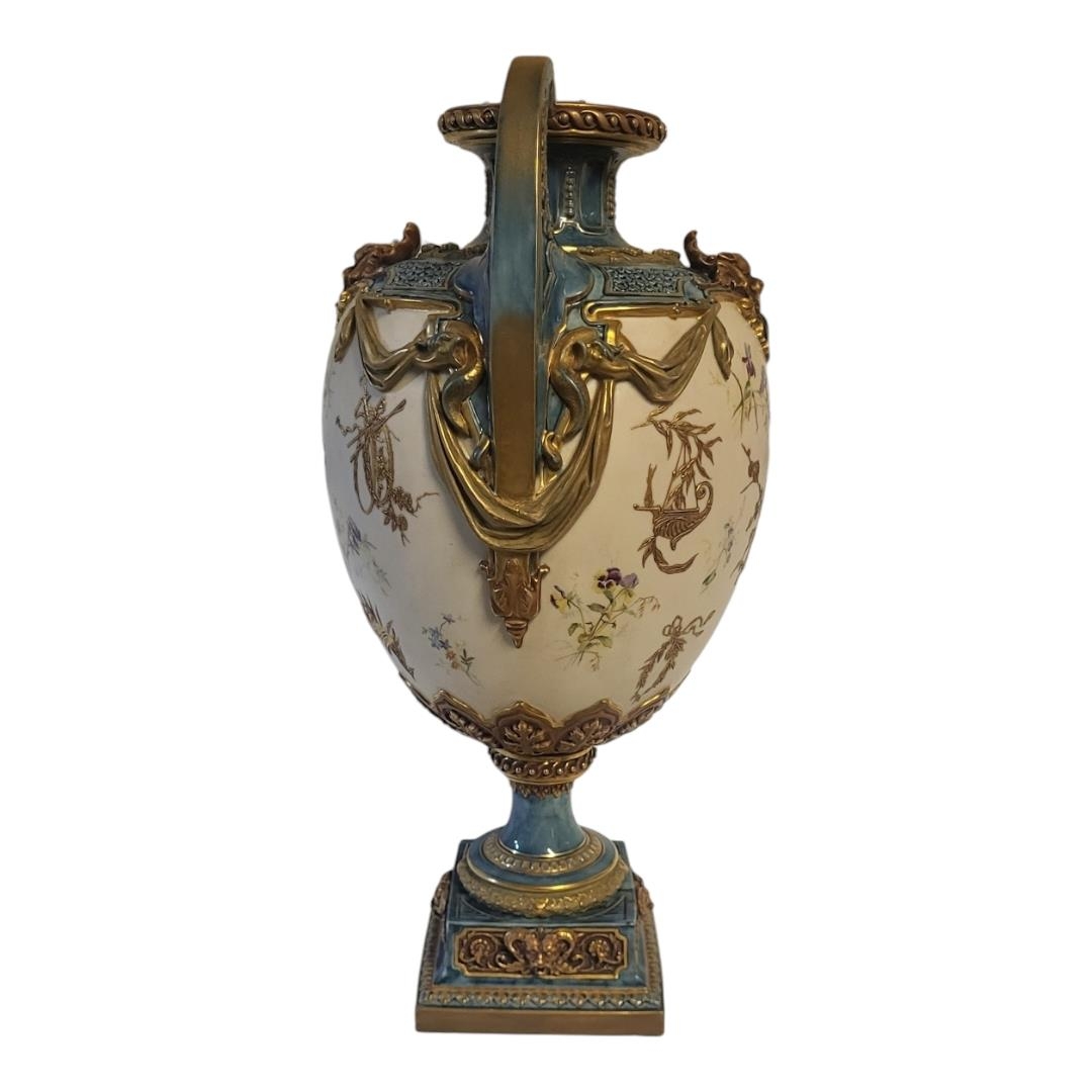 ROYAL WORCESTER, A LOUIS XVI ROCOCO STYLE JEWELLED TWIN HANDLED CENTREPIECE VASE On square - Image 11 of 15