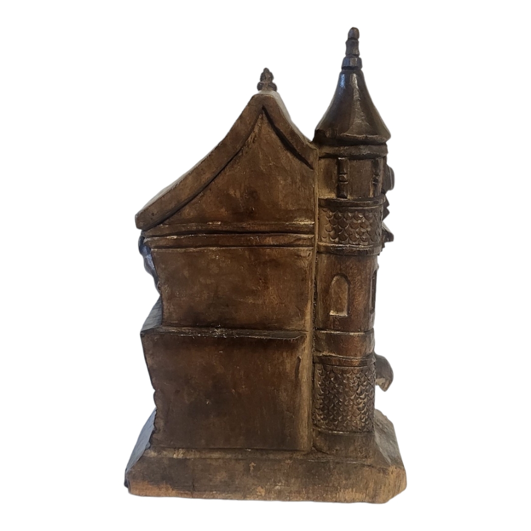 AN EARLY 19TH CENTURY CONTINENTAL BLACK FOREST MANNER SOLID CARVED WOOD MODEL OF A THURINGIAN - Image 4 of 5