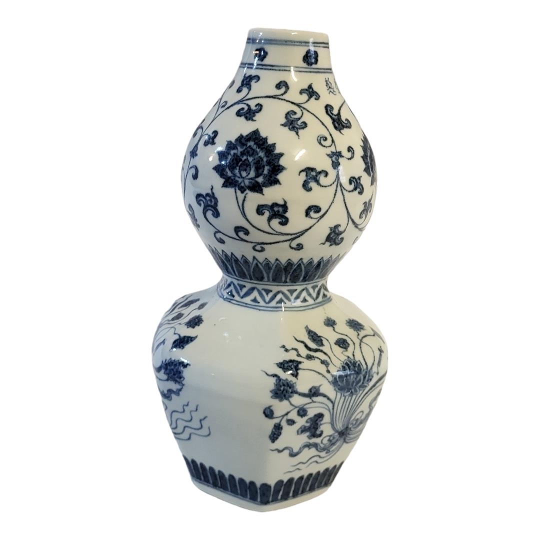 A 19TH CENTURY CHINESE STYLE BLUE AND WHITE DOUBLE GOURD VASE With lotus and vine decoration. ( - Image 2 of 3