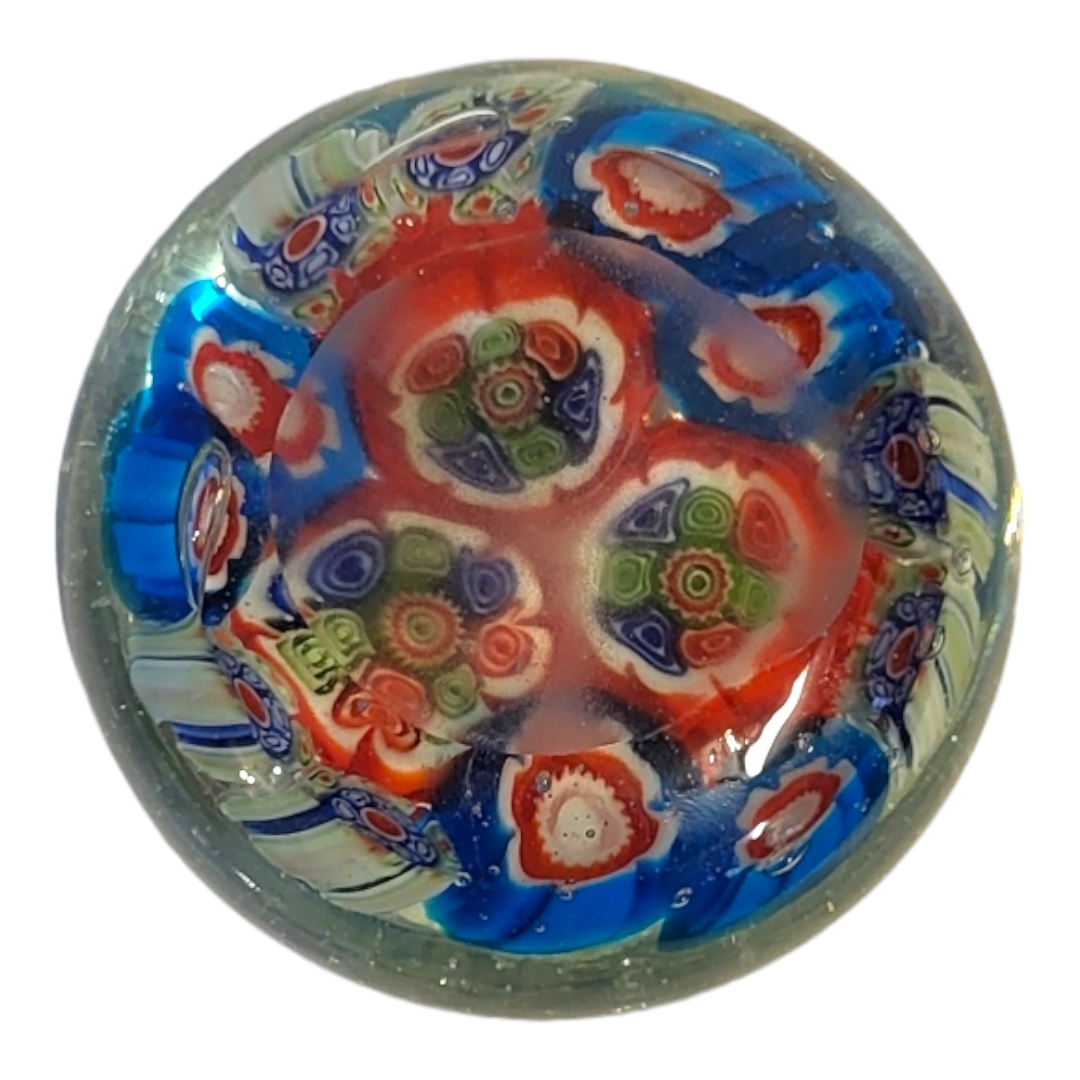 AN ANTIQUE ST. LOUIS STYLE GLASS PAPERWEIGHT With central red and blue cogwheel design surrounded by - Image 4 of 5