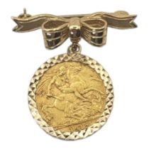 A KING GEORGE V 22CT GOLD HALF SOVEREIGN PENDANT BROOCH, DATED 1912 With portrait bust and George