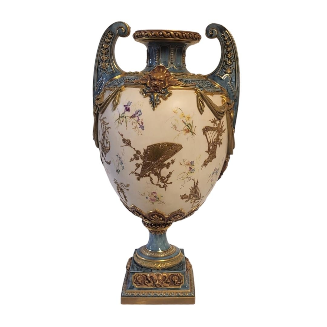 ROYAL WORCESTER, A LOUIS XVI ROCOCO STYLE JEWELLED TWIN HANDLED CENTREPIECE VASE On square - Image 3 of 15